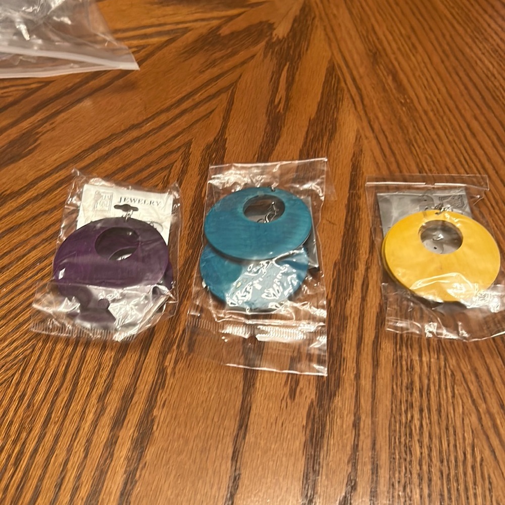 NIPB PLUS ONE JEWELRY ROUND CIRCLE WOODED YELLOW,DARK PURPLE,TEAL EARRING.